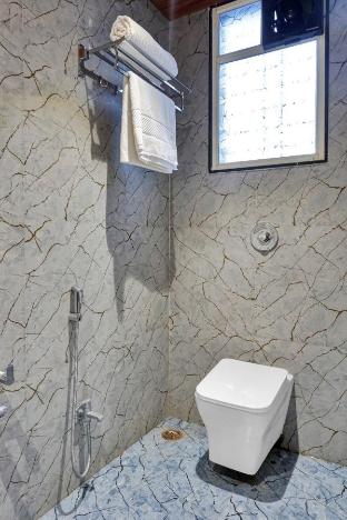 Omkar Executive,Satara>>Khandala,3 star