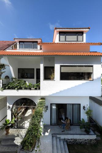 thom house