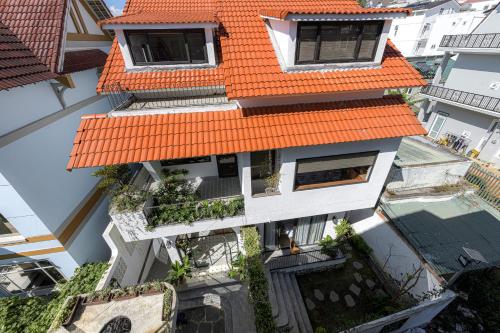 thom house
