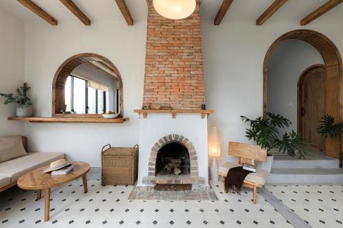 thom house