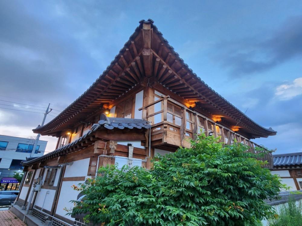 iga hanok awarded architectural culture award