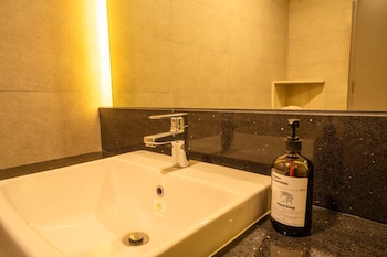 societe sri hartamas kuala lumpur