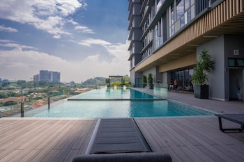 societe sri hartamas kuala lumpur