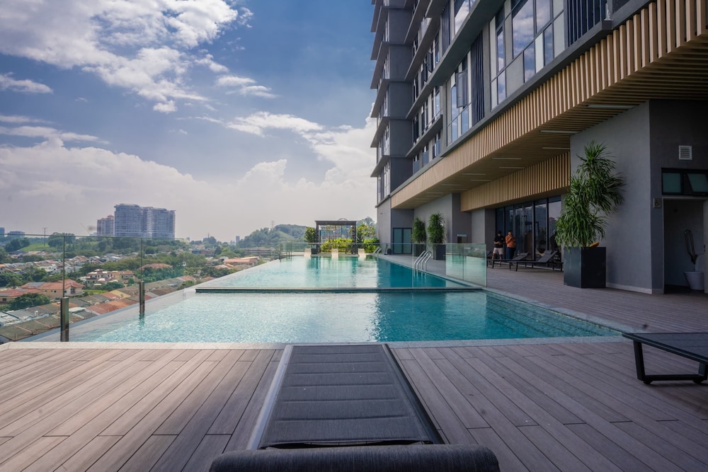 societe sri hartamas kuala lumpur