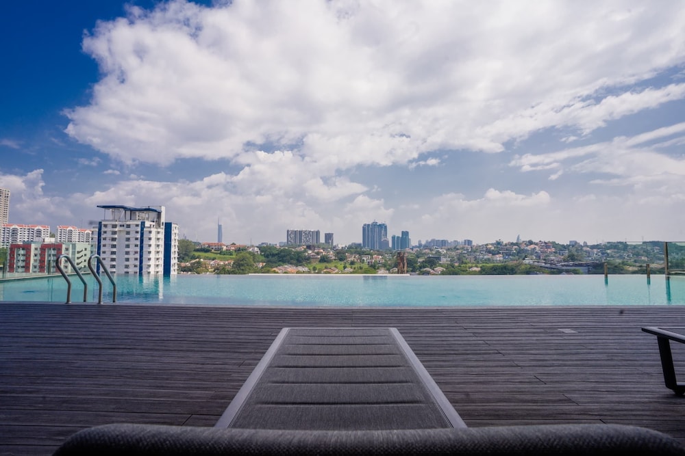 societe sri hartamas kuala lumpur