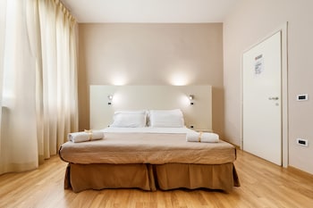 lucca in villa elisa and gentucca