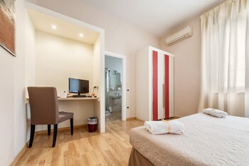 lucca in villa elisa and gentucca