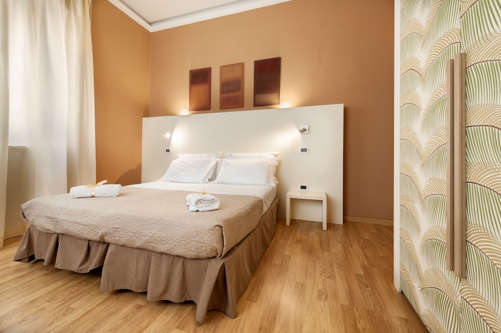 lucca in villa elisa and gentucca