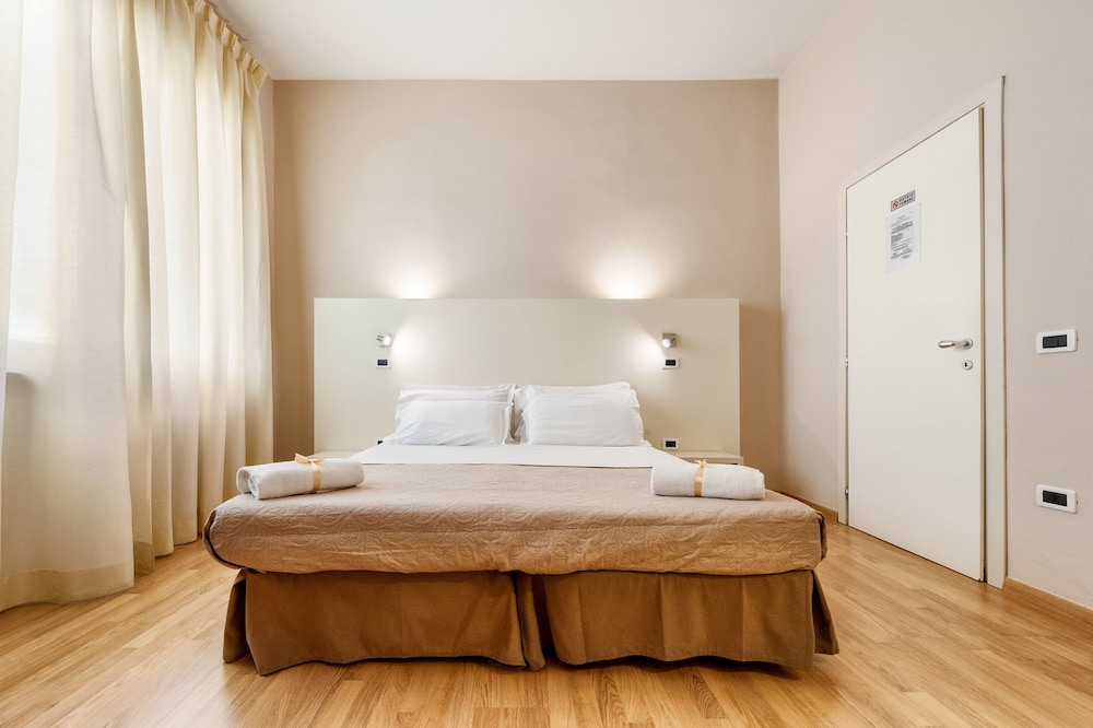 lucca in villa elisa and gentucca