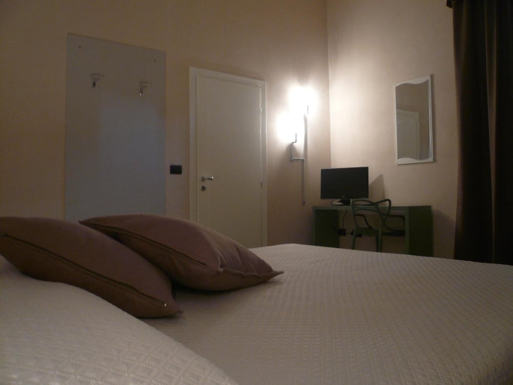 lucca in villa elisa and gentucca