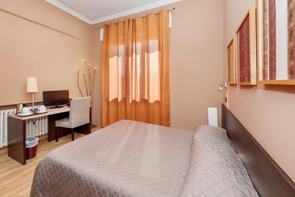 lucca in villa elisa and gentucca