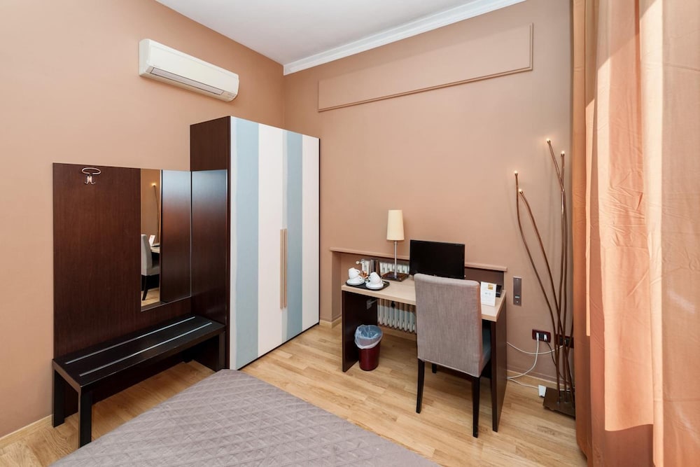 lucca in villa elisa and gentucca