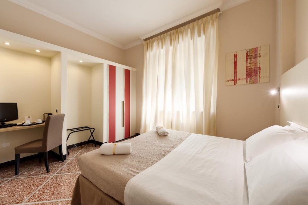 lucca in villa elisa and gentucca