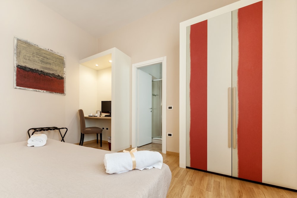 lucca in villa elisa and gentucca