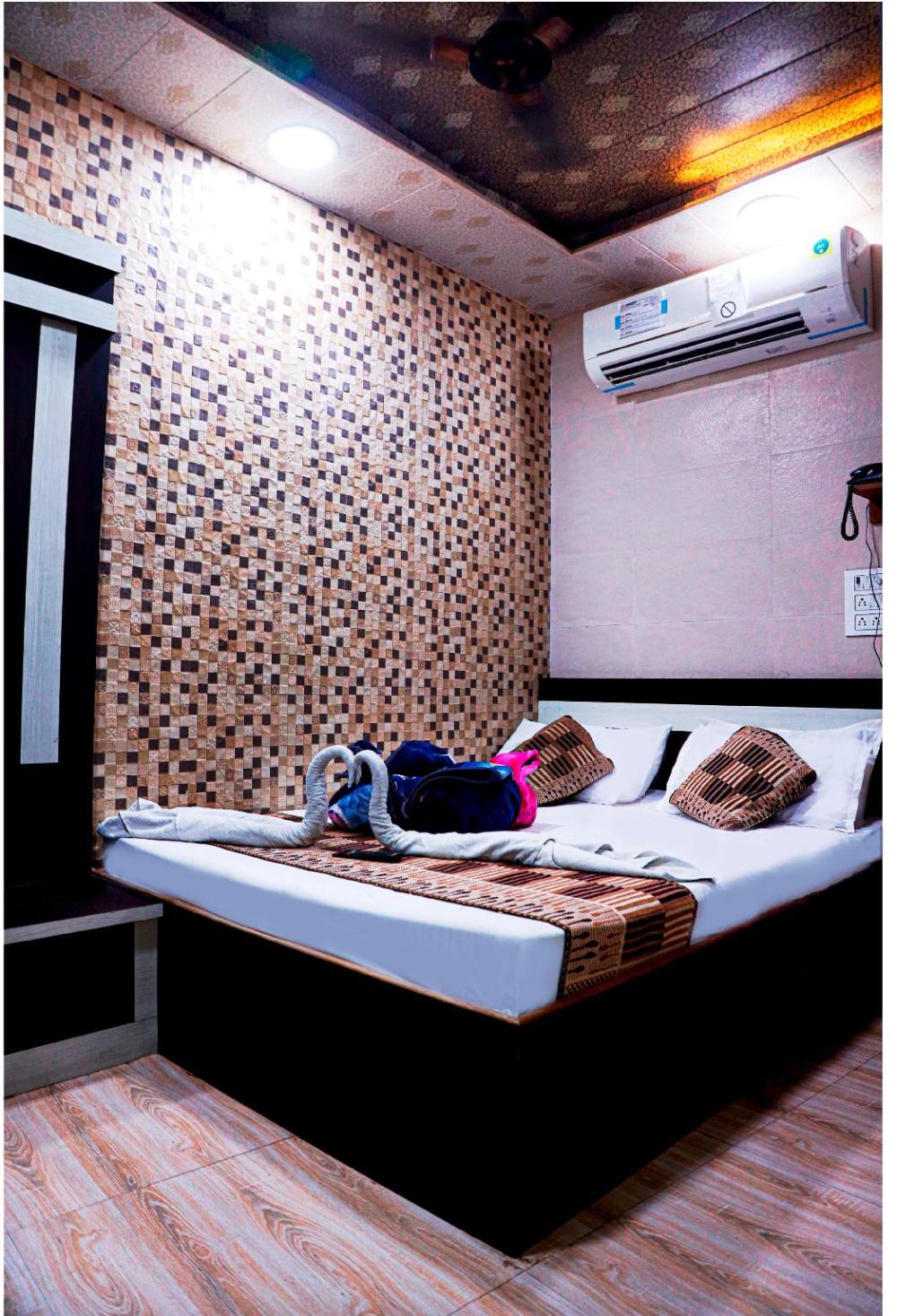 hotel qadri 400 mtrs from dargah