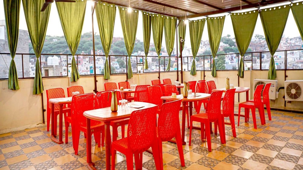 hotel qadri 400 mtrs from dargah