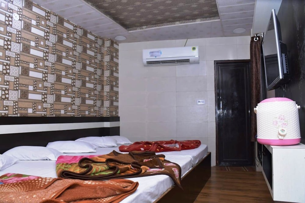 hotel qadri 400 mtrs from dargah