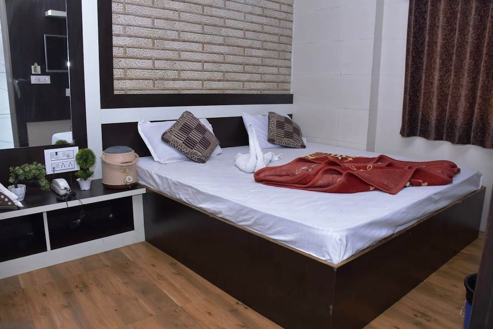 hotel qadri 400 mtrs from dargah