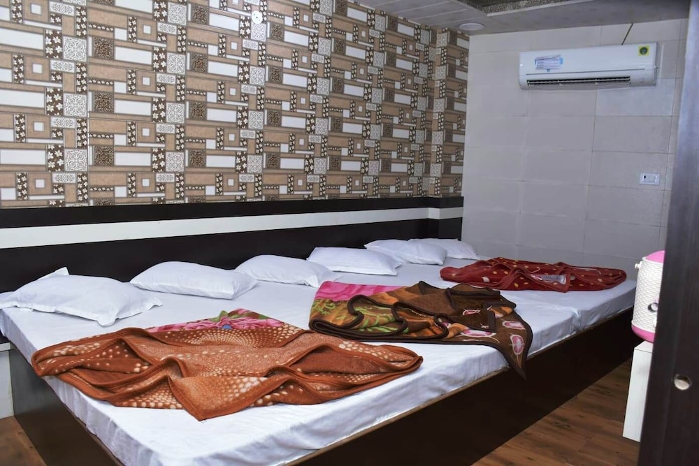hotel qadri 400 mtrs from dargah