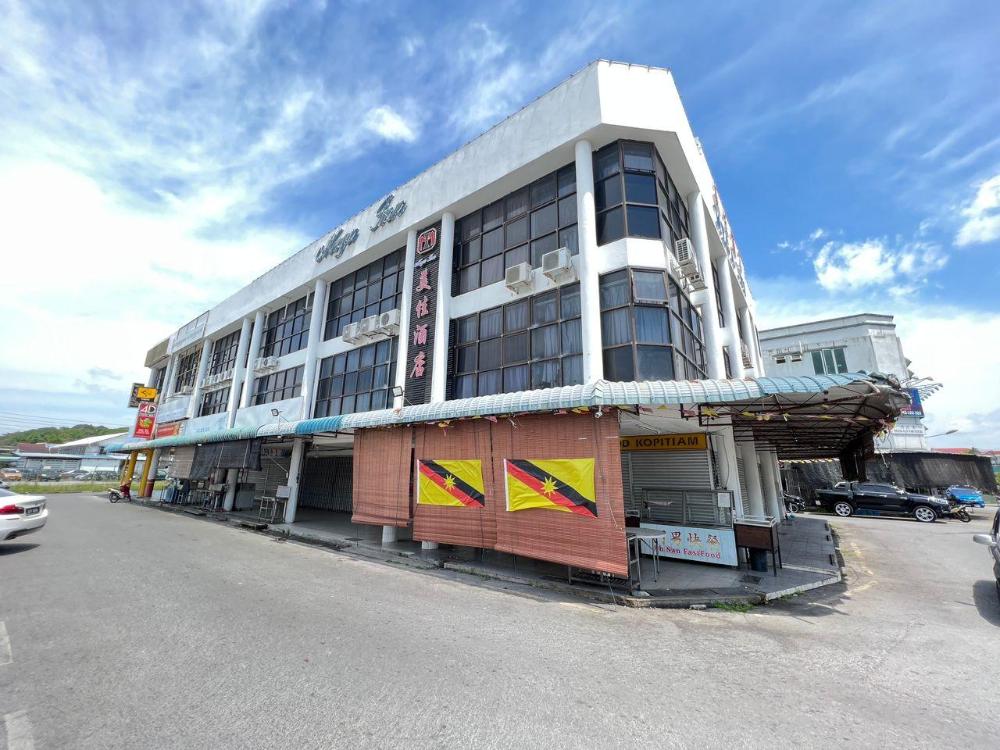 mega inn sri aman