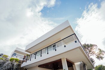 solitude acacia resort