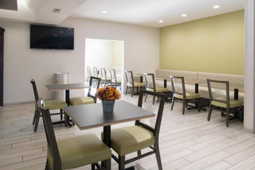 holiday inn express hotel and suites burlington by ihg