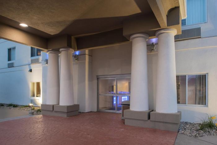 holiday inn express hotel and suites burlington by ihg