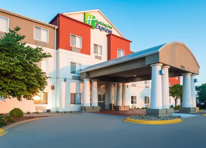 holiday inn express hotel and suites burlington by ihg