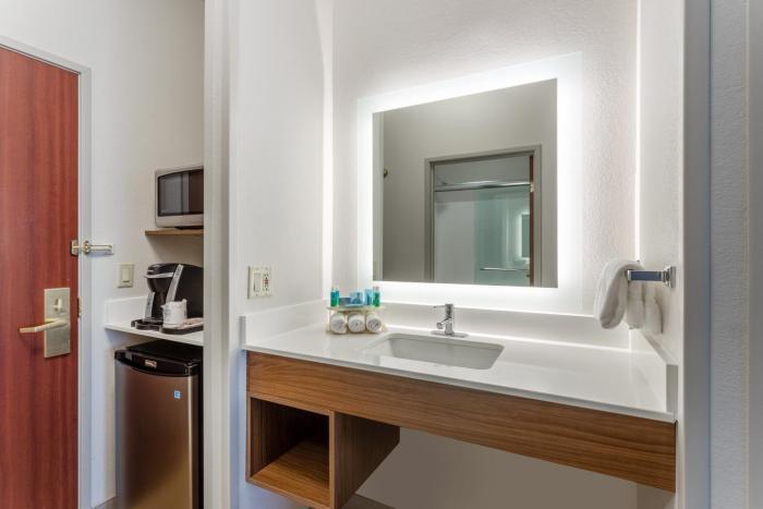 holiday inn express hotel and suites burlington by ihg