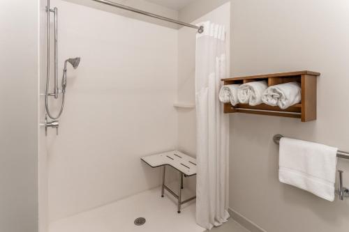 holiday inn express hotel and suites burlington by ihg