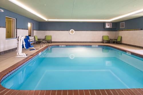 holiday inn express hotel and suites burlington by ihg