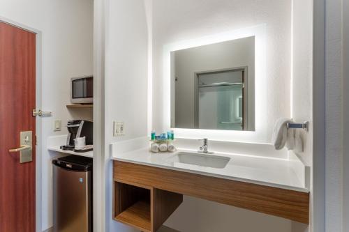 holiday inn express hotel and suites burlington by ihg