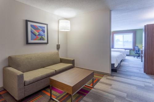 holiday inn express hotel and suites burlington by ihg