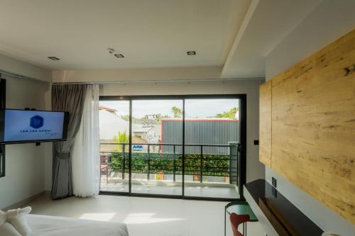lek lek samui roomxcoffee bar