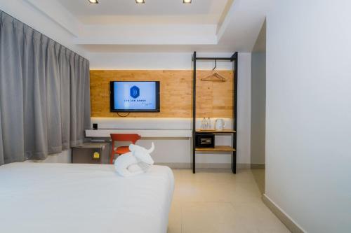 lek lek samui roomxcoffee bar