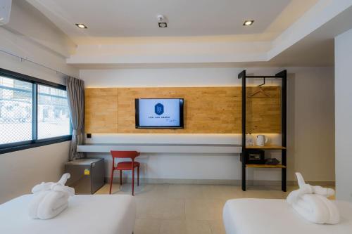 lek lek samui roomxcoffee bar