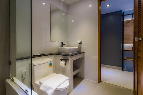 lek lek samui roomxcoffee bar