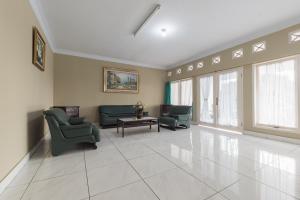 urbanview resort anty cisarua tugu puncak by reddoorz