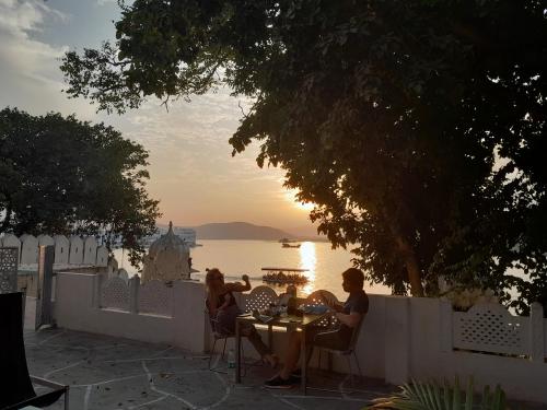 paddys loft the lake view hostel