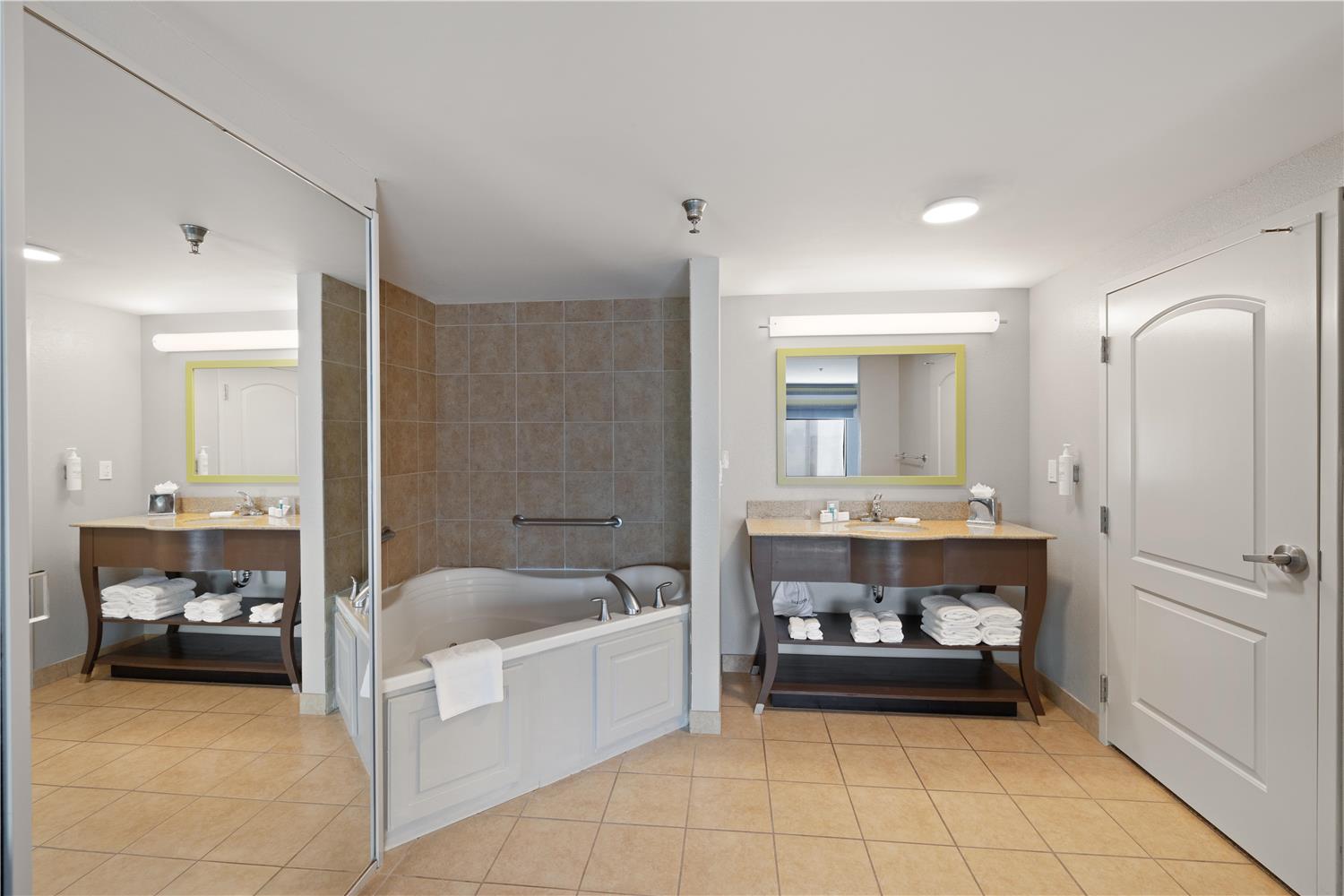 hampton inn and suites madera