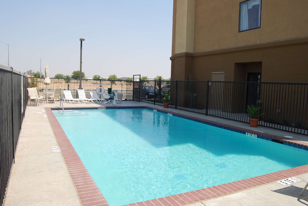 hampton inn and suites madera