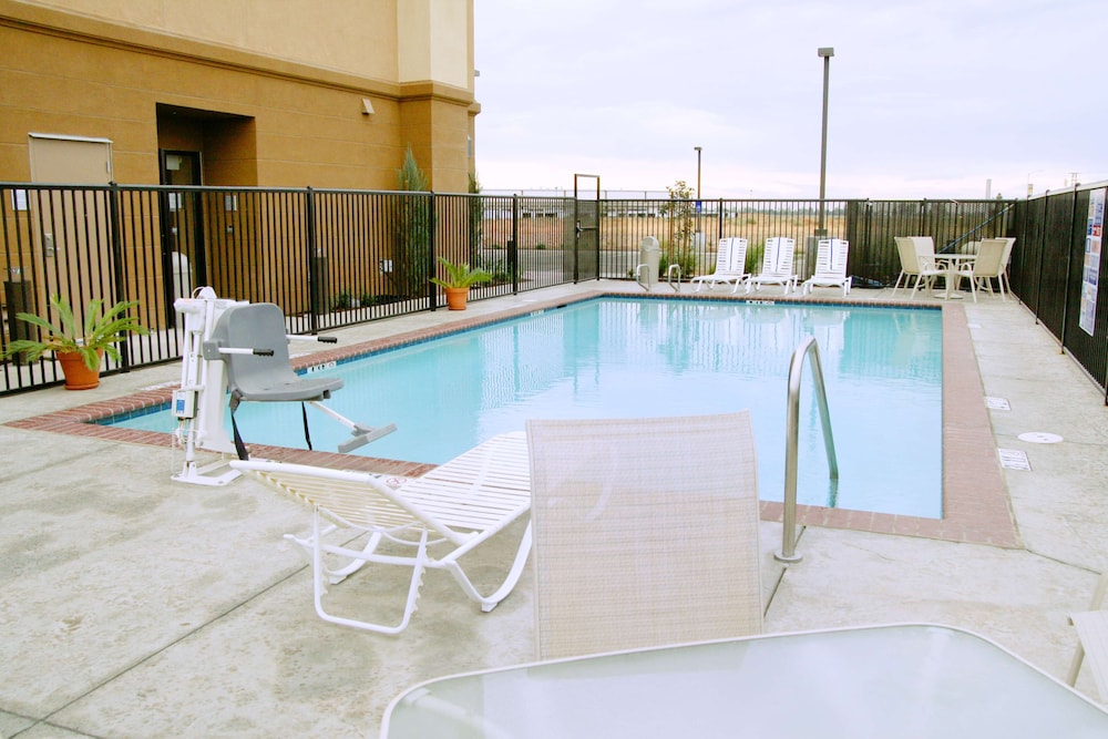hampton inn and suites madera