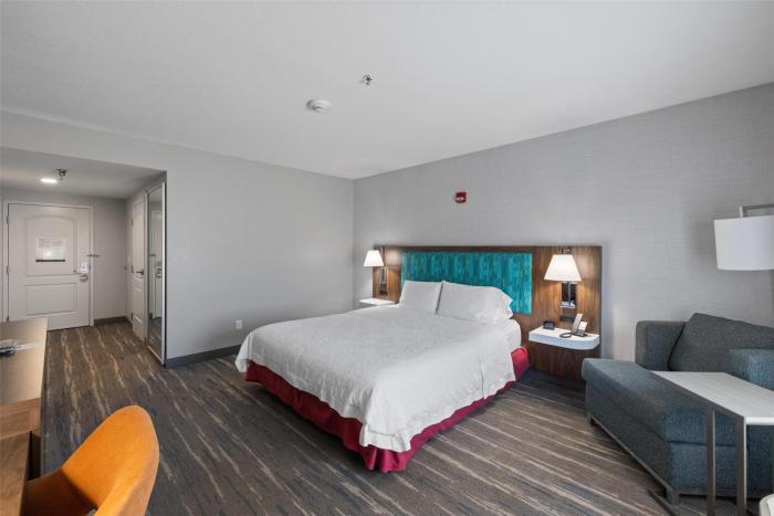 hampton inn and suites madera