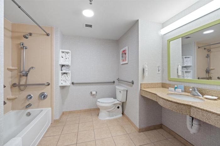 hampton inn and suites madera