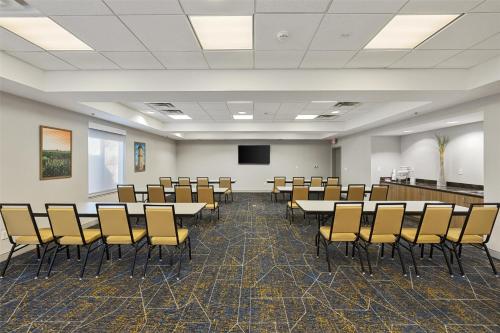 hampton inn and suites madera