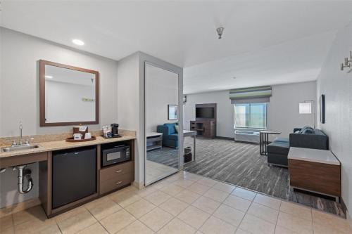 hampton inn and suites madera