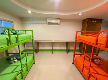 lotus hostel beach bar koh tao