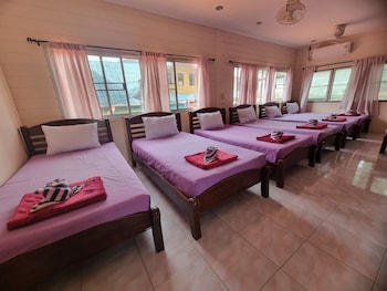 lotus hostel beach bar koh tao