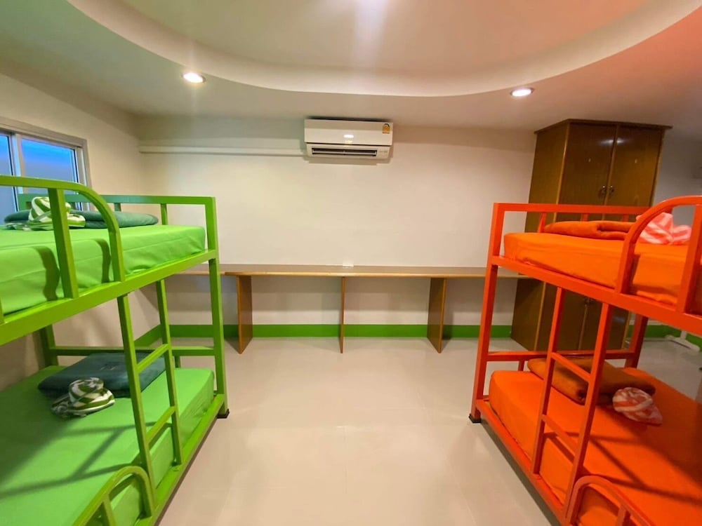 lotus hostel beach bar koh tao