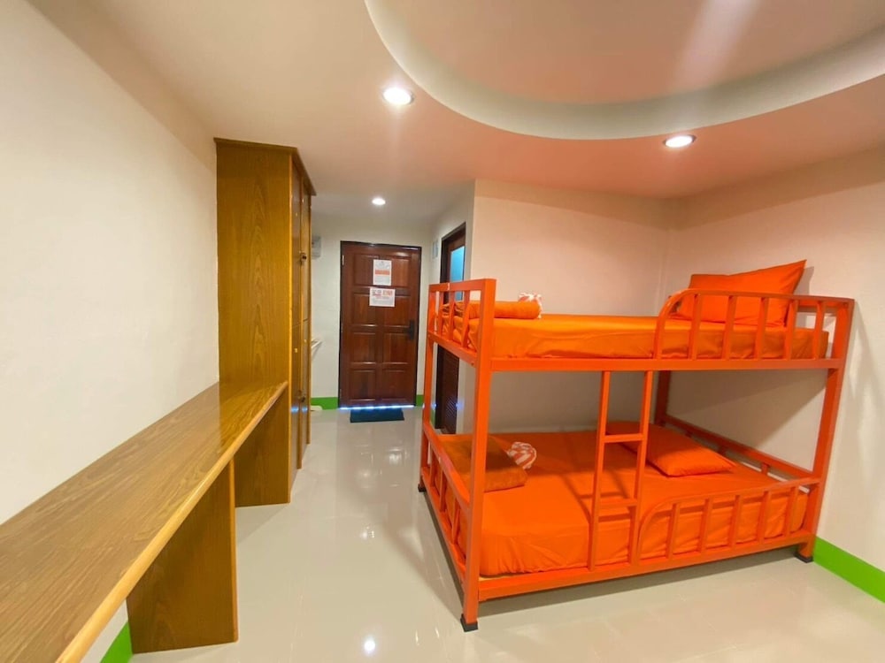 lotus hostel beach bar koh tao